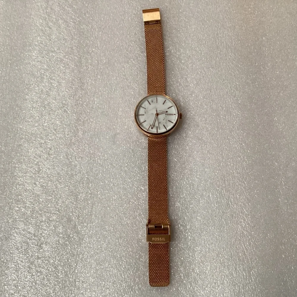 Fossil Hutton Three-Hand Rose Gold-tone Women’s Watch (BQ3491)
